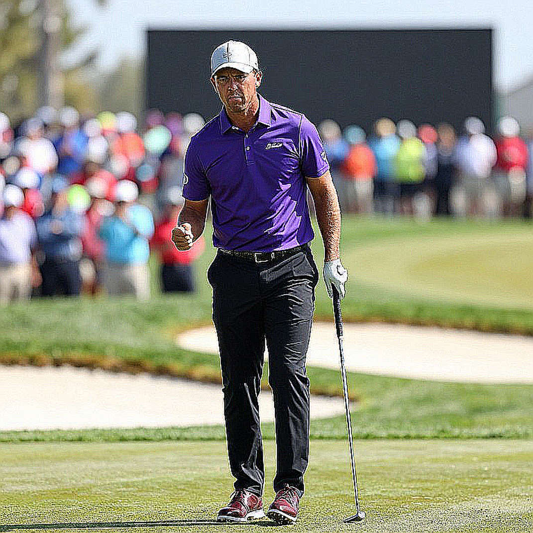 Caddie bỏ túi gậy giữa vòng đấu: Alejandro Tosti và thị trường lao động không ai ghi chép của PGA Tour