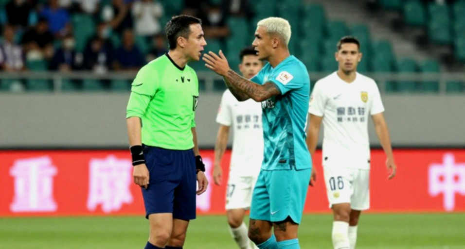 Đằng sau mỗi bản hợp đồng Việt Nam tại J-League, tiếng ồn chuyển nhượng đang che khuất cấu trúc thật